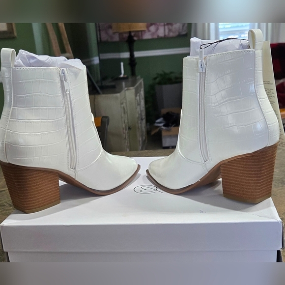 The Drop Women's Sia Pointed-Toe Western Ankle Boot #787, 788 - Picture 6 of 11